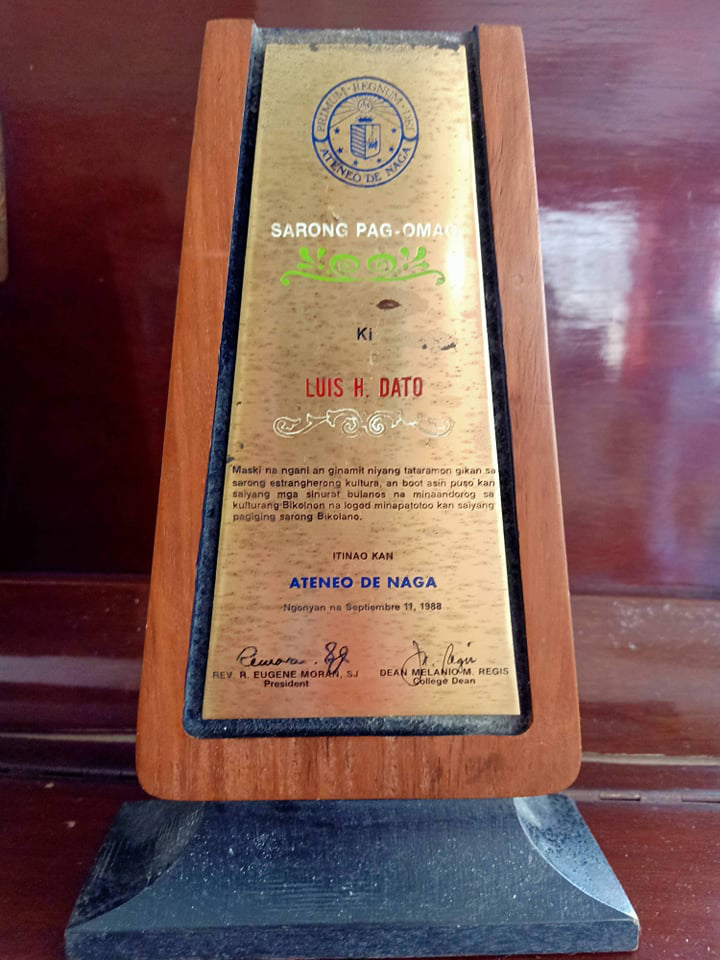 Ateneo de Naga posthumous recognition to Luis G. Dato September 11, 1988